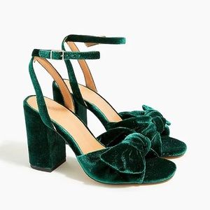 NWOT Velvet knotted peep-toe heels
